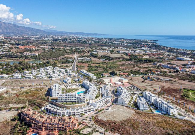 Lejlighed i Estepona - LM3.52B- Spacious family penthouse with sea view