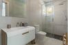 Villa i Mijas Costa - Modern Villa with Private Pool & Rooftop Terrace