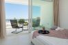 Villa i Mijas Costa - Modern Villa with Private Pool & Rooftop Terrace
