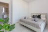Villa i Mijas Costa - Modern Villa with Private Pool & Rooftop Terrace