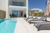 Villa i Mijas Costa - Modern Villa with Private Pool & Rooftop Terrace