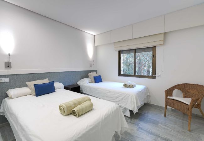 Lejlighed i Marbella - 1104 Charming Beachfront Apartment on Golden Beach