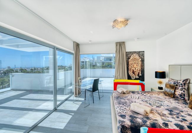 Lejlighed i Estepona - 2288 Luxury Penthouse with Private Rooftop Pool