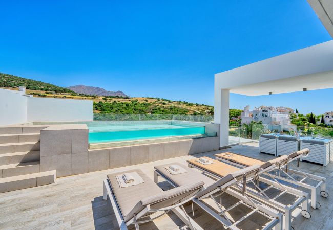 Lejlighed i Estepona - 2288 Luxury Penthouse with Private Rooftop Pool