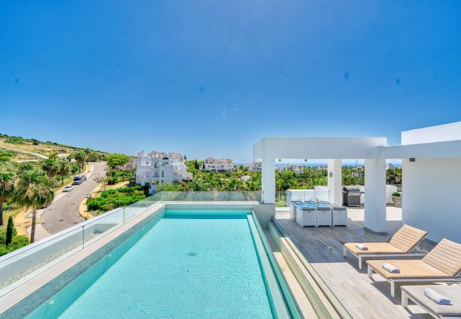 Lejlighed i Estepona - 2288 Luxury Penthouse with Private Rooftop Pool