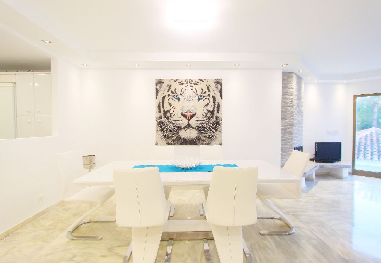 Lejlighed i Marbella - 1108 Elegant Golden Beach Apartments with sea View
