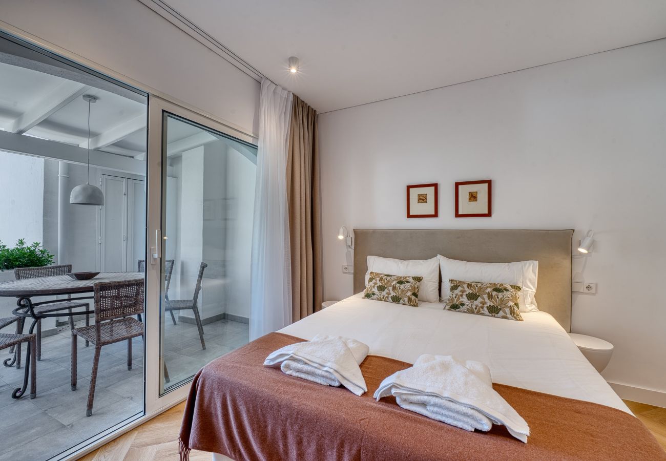 Lejlighed i Marbella - 1081 Luxurious Beachfront Penthouse with Jacuzzi