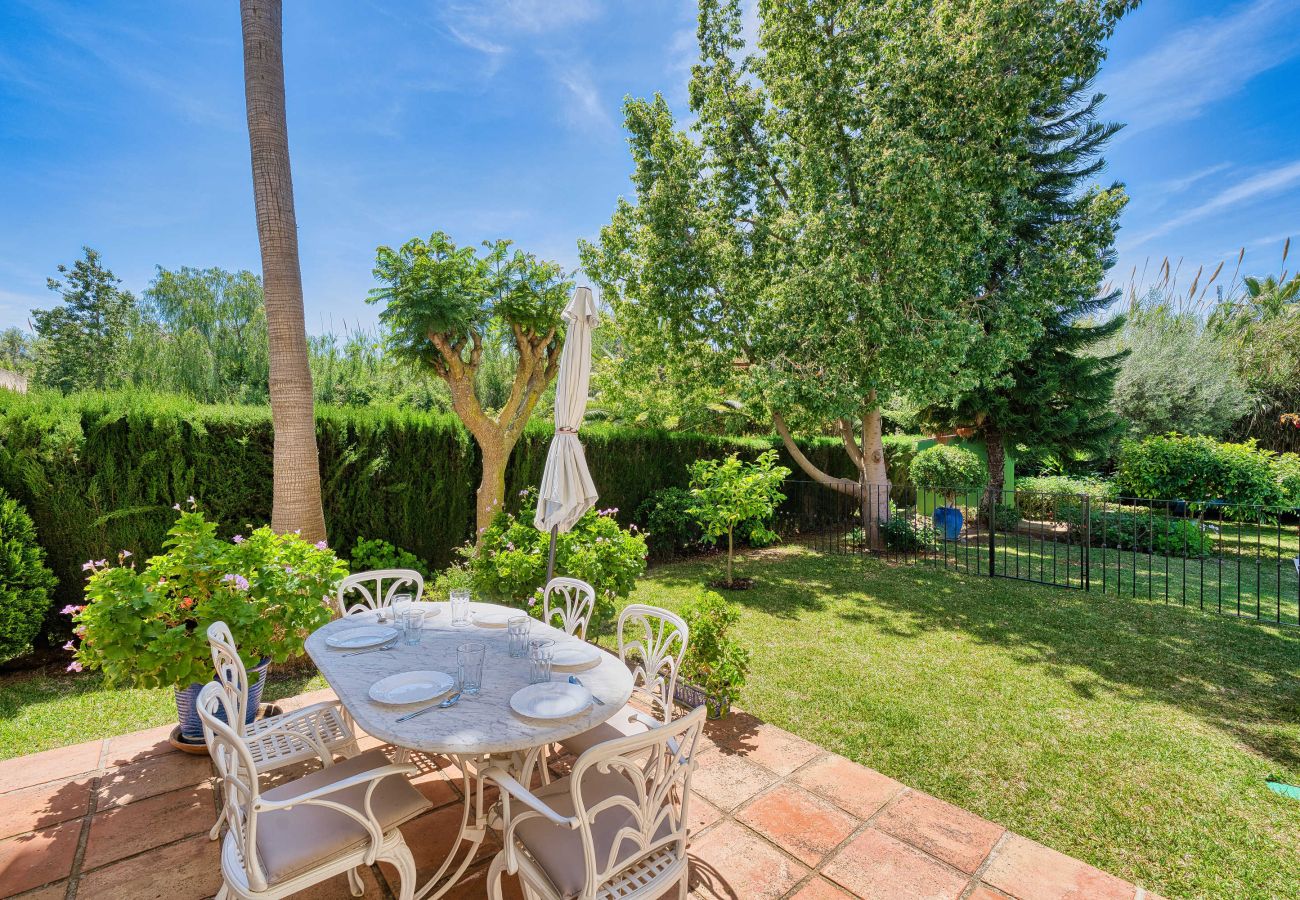 Villa i Estepona - 1106 Luxurious Family Villa with Heated Pool