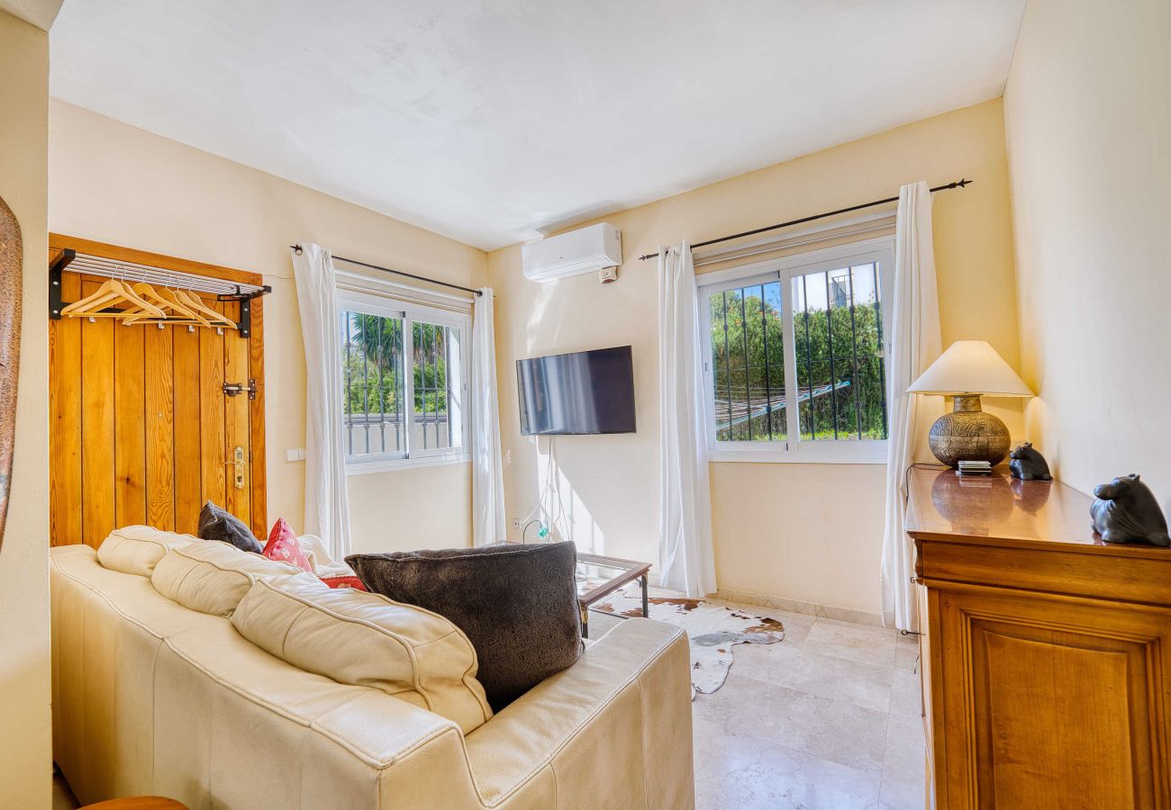 Villa i Estepona - 1106 Luxurious Family Villa with Heated Pool