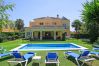 Villa i Estepona - 1106 Luxurious Family Villa with Heated Pool
