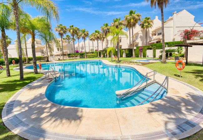 Hus i Marbella - 1107 Elegant Beachfront House with Pool