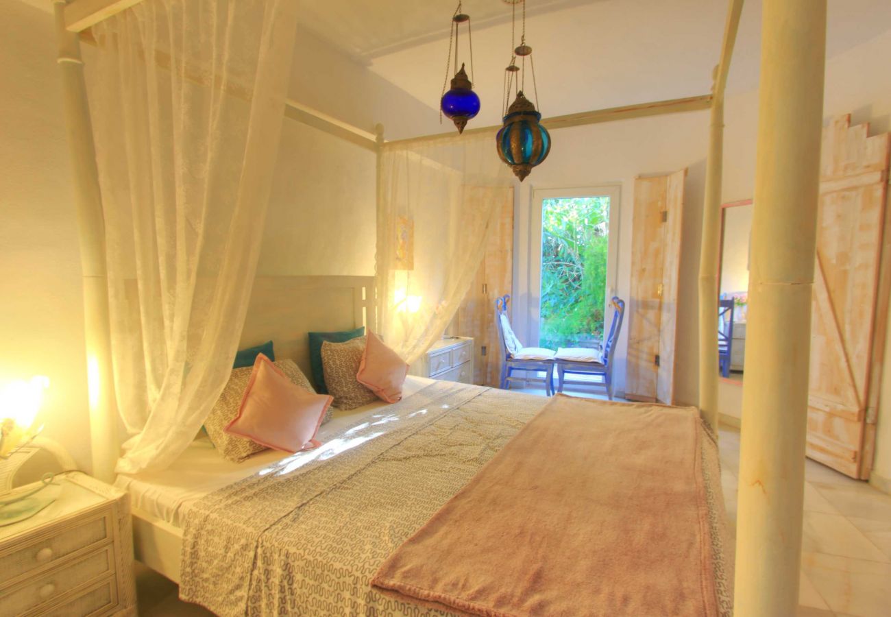 Villa i Marbella - 2042 Elegant Villa with Garden and Heated Pool