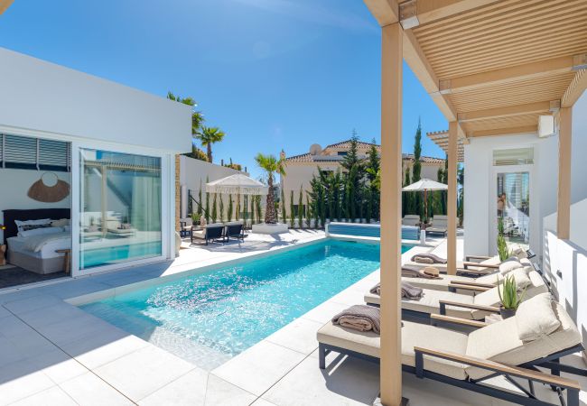 Villa i Mijas Costa - Unique & Luxurious Villa with Heated Pool!