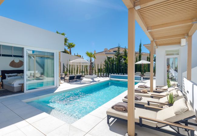 Villa i Mijas Costa - 410679 - UNIQUE & LUXURIOUS VILLA WITH HEATED POOL