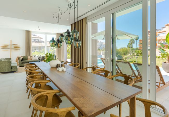 Villa i Mijas Costa - Unique & Luxurious Villa with Heated Pool!