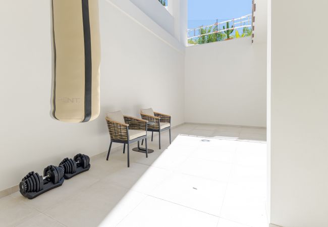 Villa i Mijas Costa - Unique & Luxurious Villa with Heated Pool!