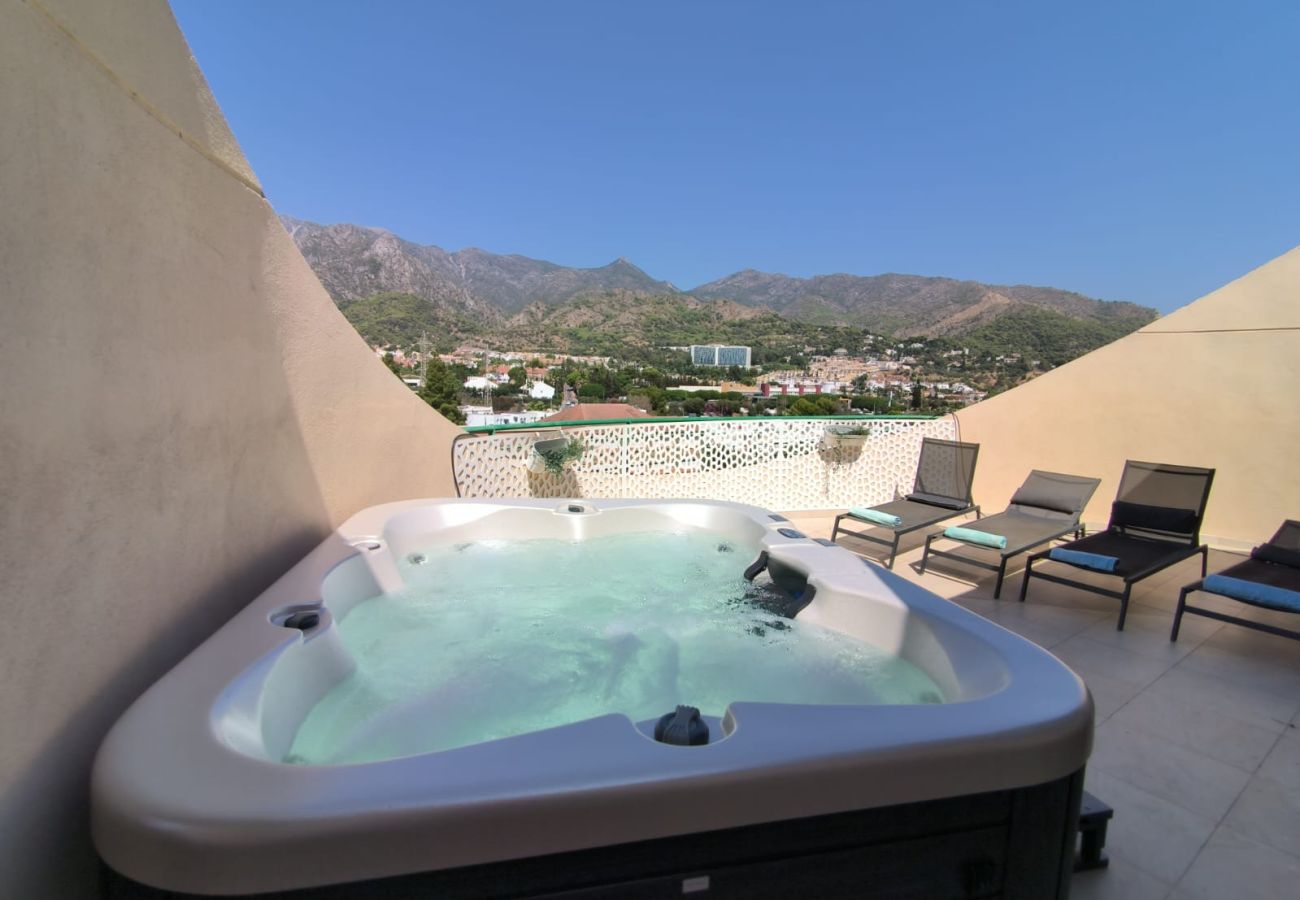 Lejlighed i Marbella - Penthouse in City Centre Marbella with Jacuzzi*