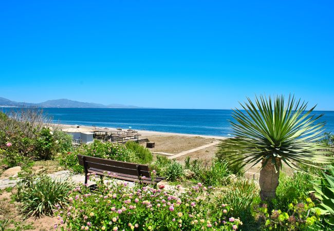 Lejlighed i San Luis de Sabanillas - 3003 Beachfront Duplex Penthouse with Stunning Sea