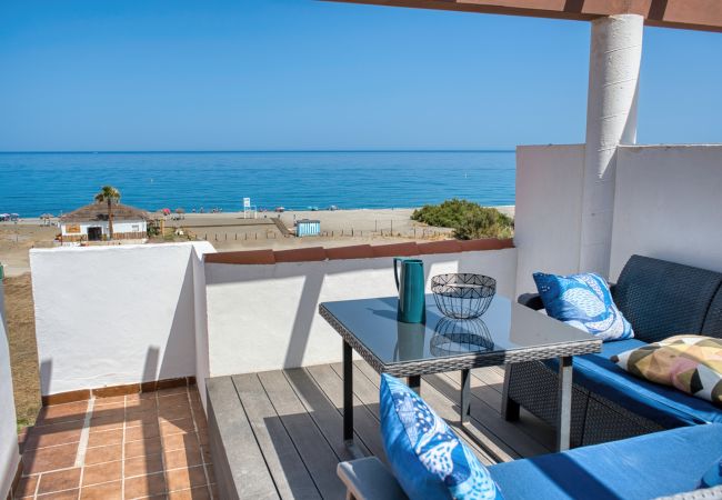 Lejlighed i San Luis de Sabanillas - 3003 Beachfront Duplex Penthouse with Stunning Sea