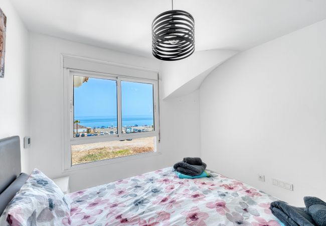 Lejlighed i San Luis de Sabanillas - 3003 Beachfront Duplex Penthouse with Stunning Sea