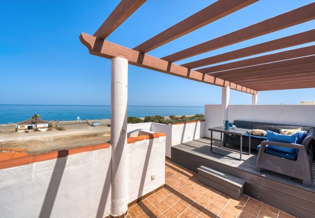 Lejlighed i San Luis de Sabanillas - 3003 Beachfront Duplex Penthouse with Stunning Sea