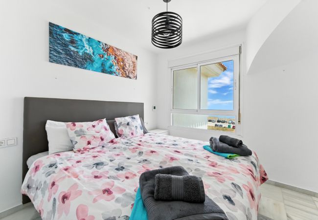 Lejlighed i San Luis de Sabanillas - 3003 Beachfront Duplex Penthouse with Stunning Sea