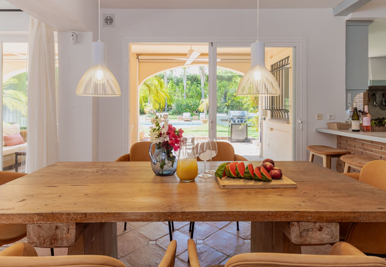 Villa i Marbella - Charming Andalusian-Style Beach Villa