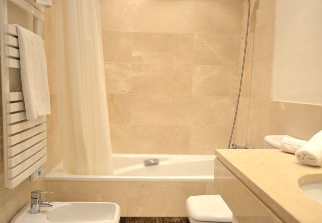 Lejlighed i Estepona - RSH14A - Terrace with hot tub and fantastic views