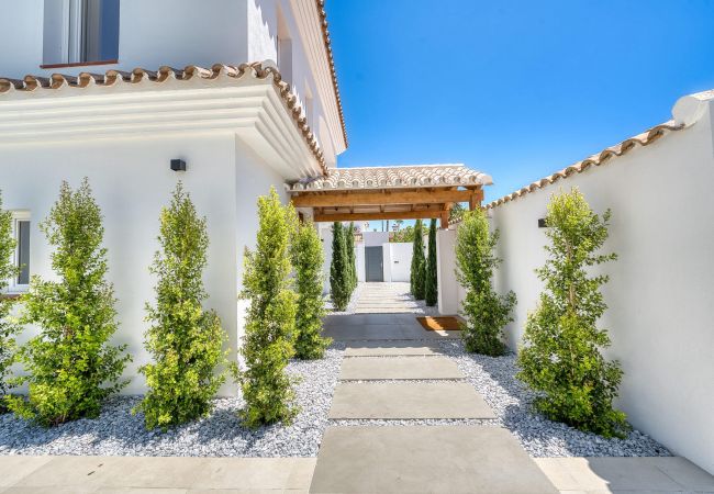 Villa i San Pedro de Alcántara - 3004 Luxury Modern Villa with Pool