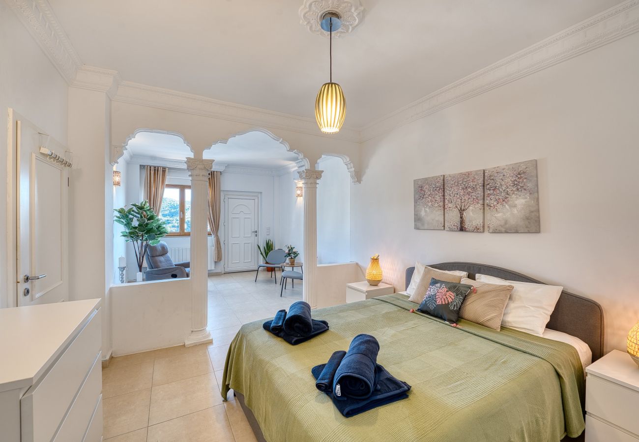 Villa i Marbella - 3077 Luxury Villa with Pool and Views in Elviria,
