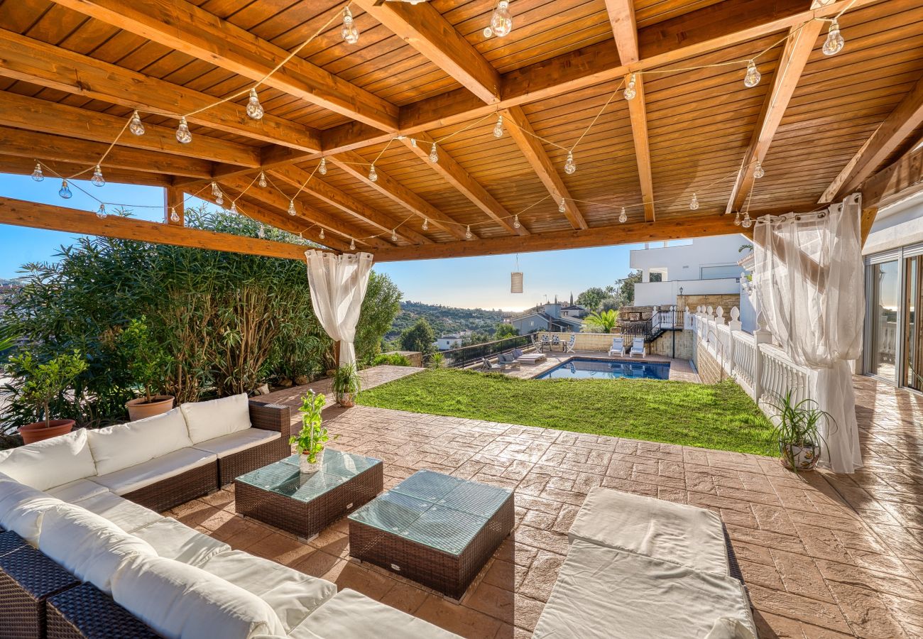 Villa i Marbella - 3077 Luxury Villa with Pool and Views in Elviria,