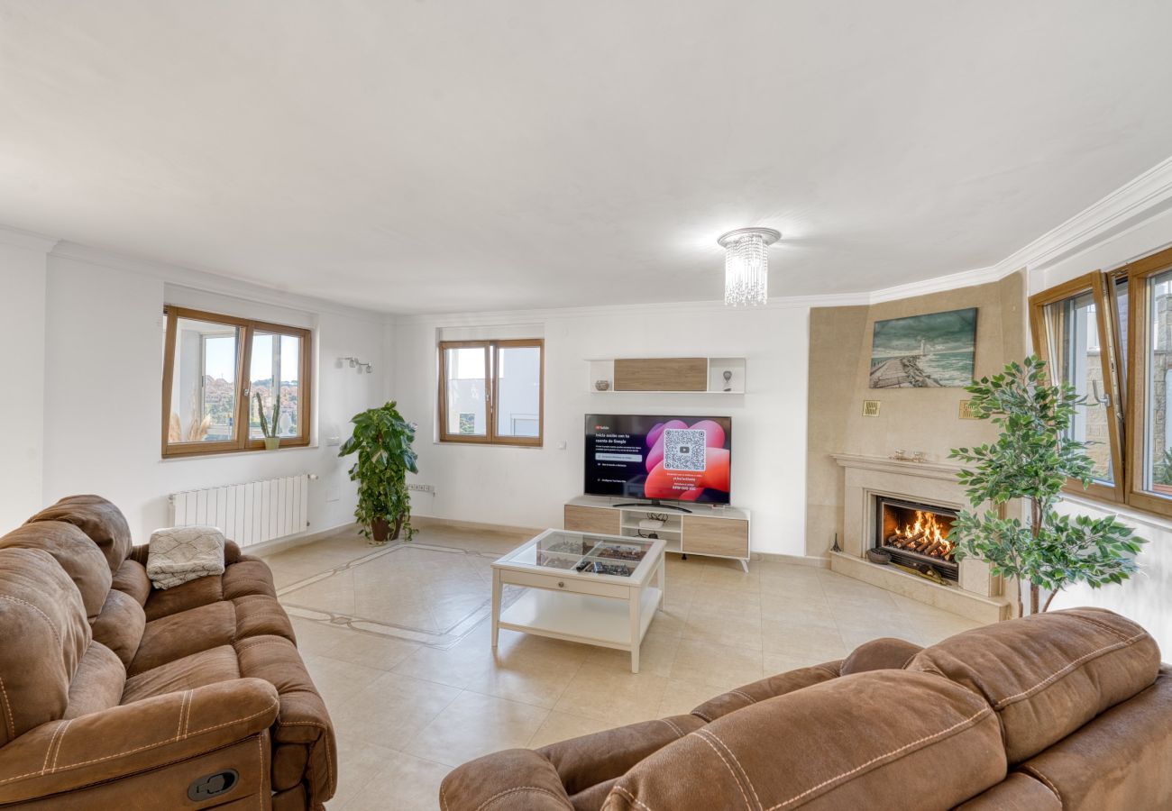 Villa i Marbella - 3077 Luxury Villa with Pool and Views in Elviria,