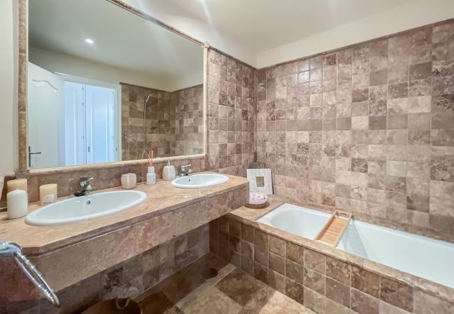 Appartement in Estepona - Luxury Apartment with Spa Marbella