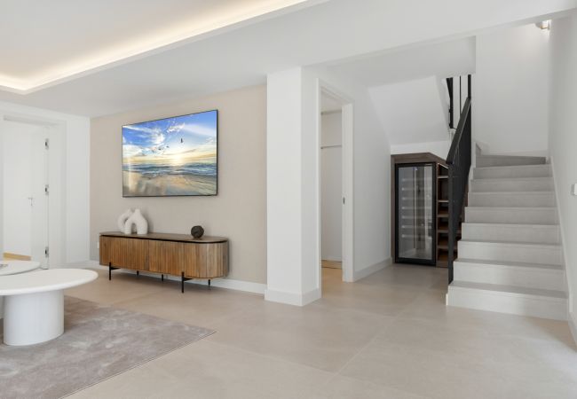Villa in Marbella - Private Luxury Villa Steps from the beach!