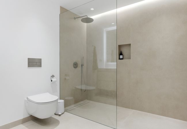 Villa in Marbella - Private Luxury Villa Steps from the beach!