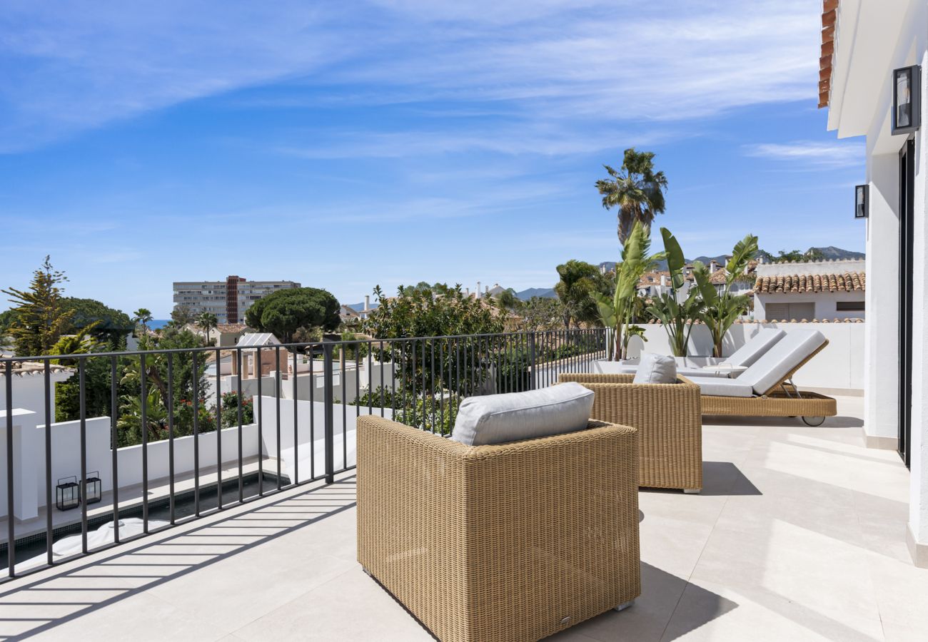 Villa in Marbella - Private Luxury Villa Steps from the beach!
