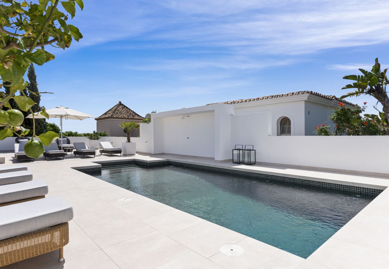 Villa in Marbella - Private Luxury Villa Steps from the beach!