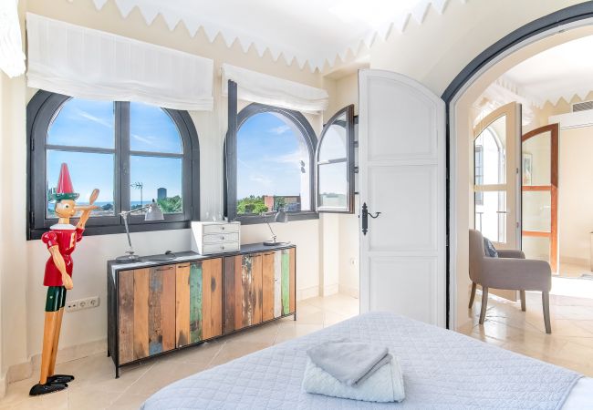 Villa in Marbella - Super Andalusian Villa Near Beach with Heated Pool