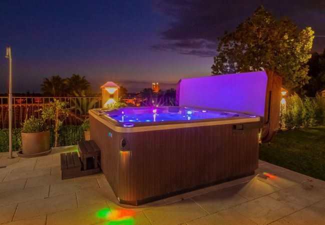 Villa in Marbella - Super Andalusian Villa Near Beach with Heated Pool