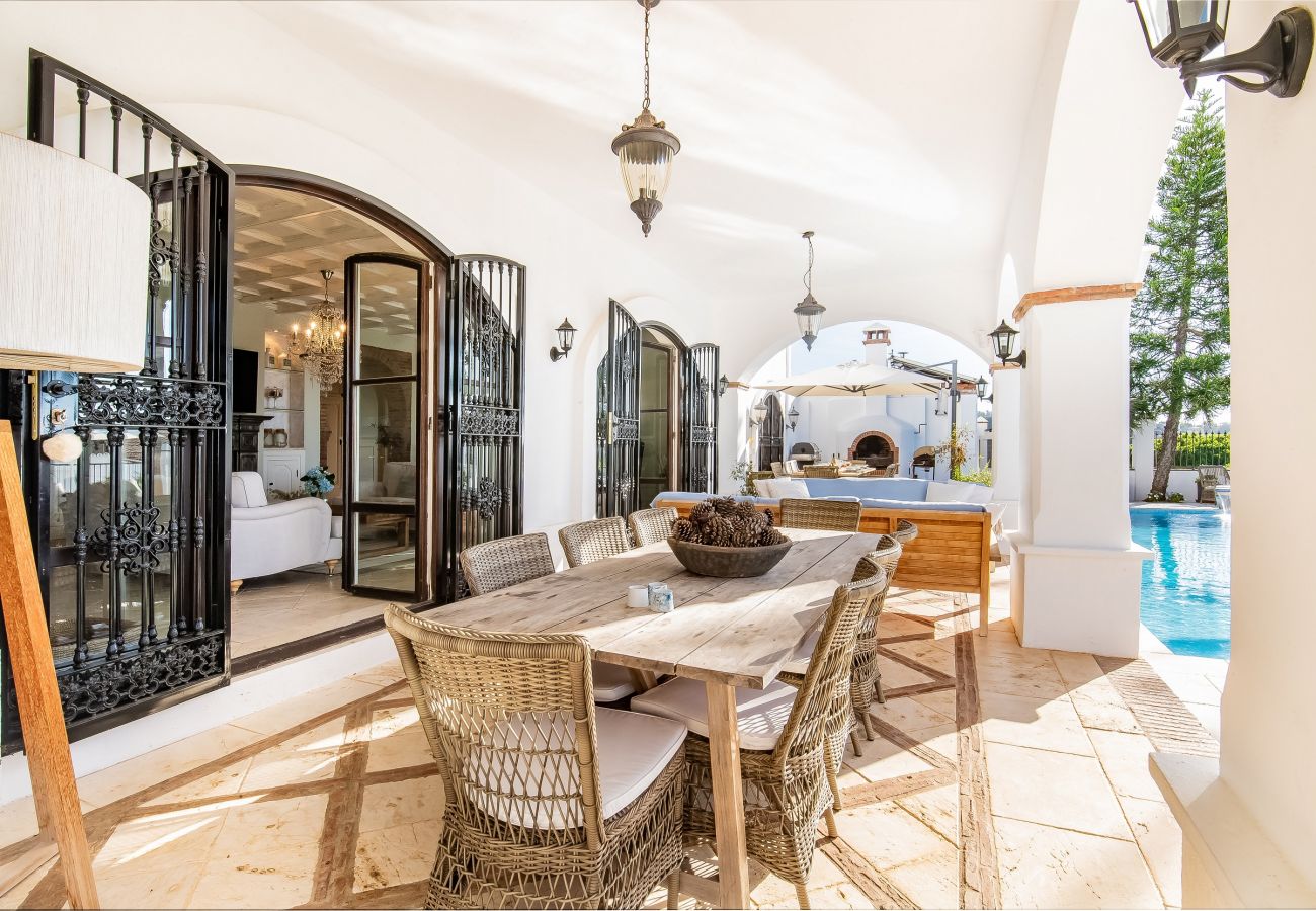 Villa in Marbella - Super Andalusian Villa Near Beach with Heated Pool
