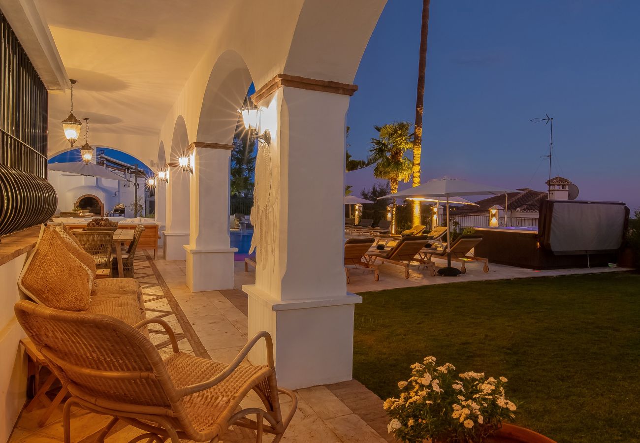 Villa in Marbella - Super Andalusian Villa Near Beach with Heated Pool