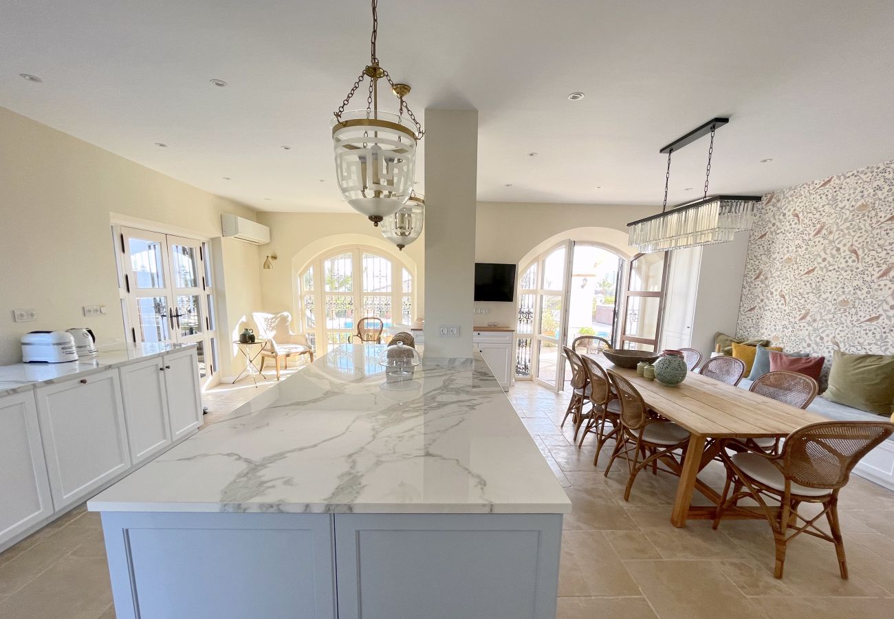 Villa in Marbella - Super Andalusian Villa Near Beach with Heated Pool