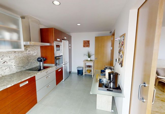 Appartement in Marbella - Apartment with Sea Views and Sunlit Terraces
