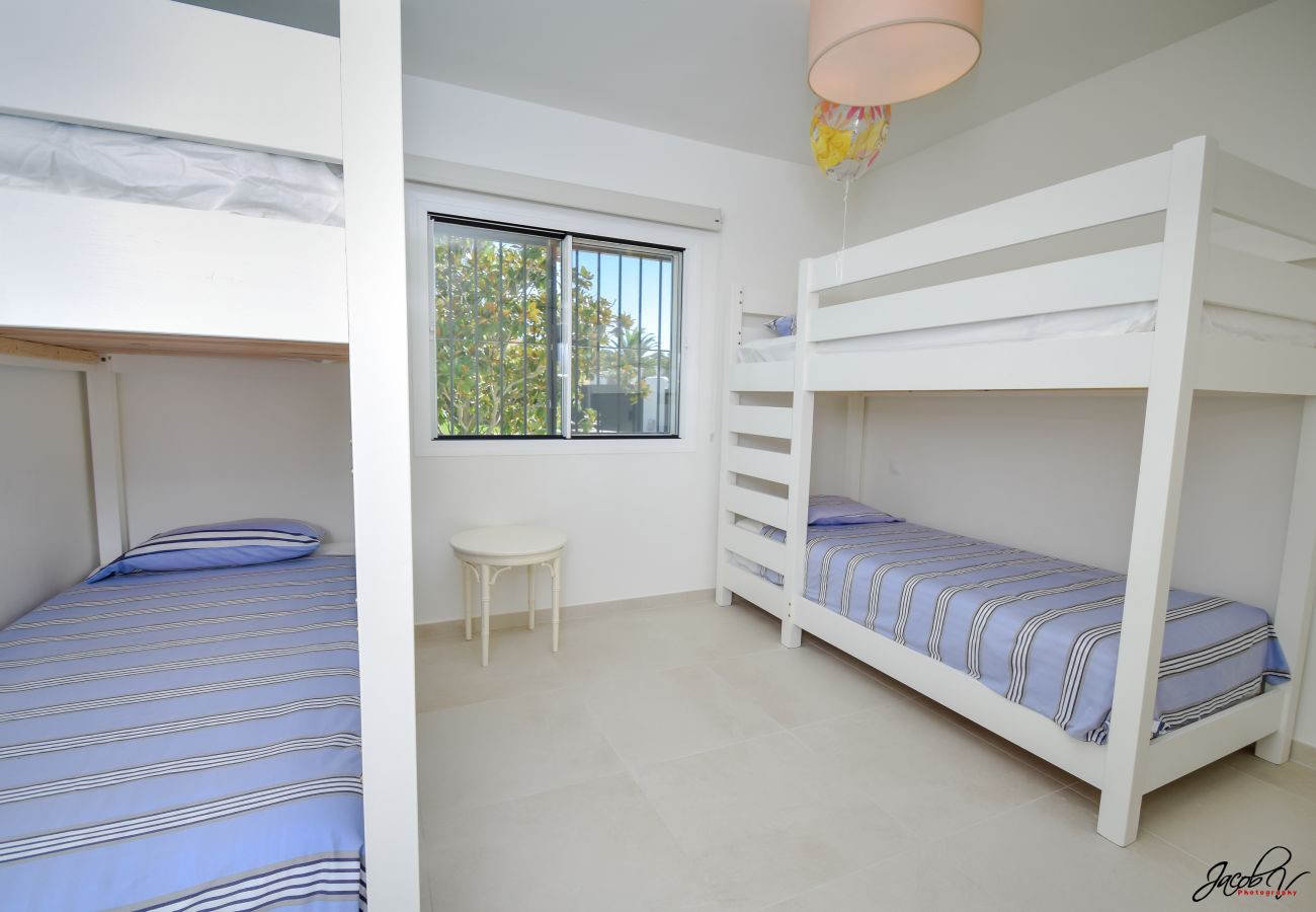 Villa in Marbella - Spacious Family Villa with Pool & Sunny Garden