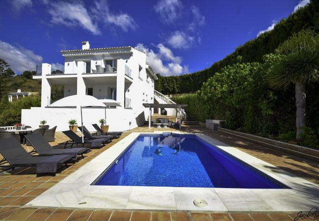 Villa in Marbella - 14177- Exquisite villa near beach! Heated pool*