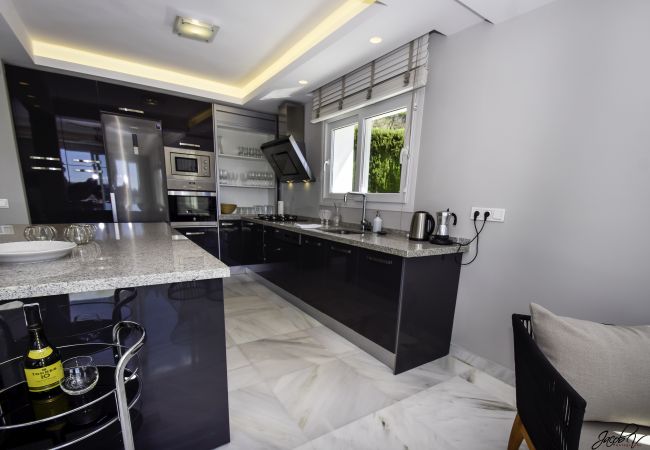 Villa in Marbella - 14177- Exquisite villa near beach! Heated pool*