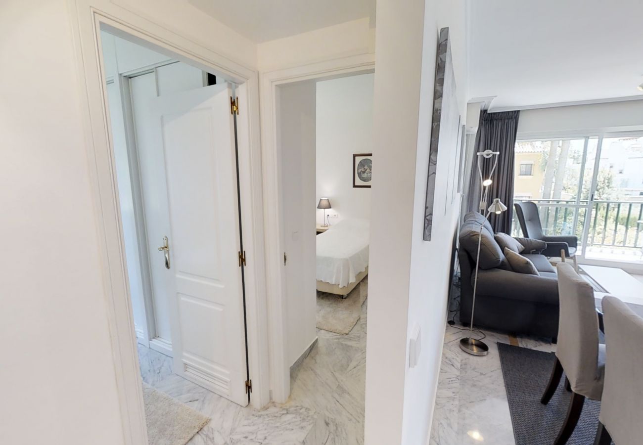 Appartement in San Pedro de Alcántara - Modern Gated Apartment near Beach & Puerto Banus