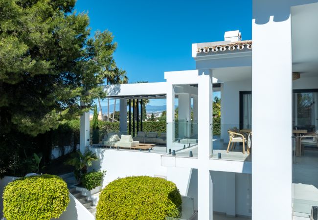 Villa in Marbella - Elegant Villa with sea Views & Pool Marbella