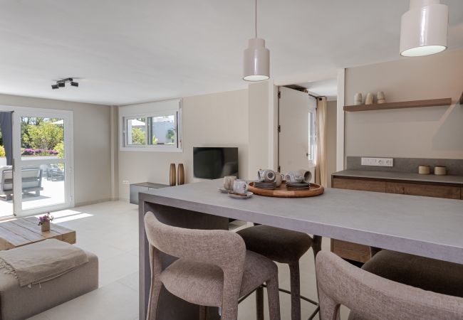 Villa in Marbella - Elegant Villa with sea Views & Pool Marbella