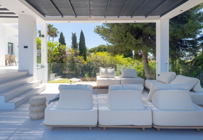 Villa in Marbella - Elegant Villa with sea Views & Pool Marbella